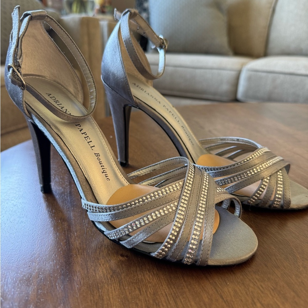 Adrianna Papell Women’s Rhinestone Heels grey/silver color size 6 - Picture 3 of 6